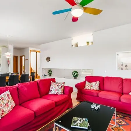 Penzion Excellent Location Just Minutes From The Beaches !