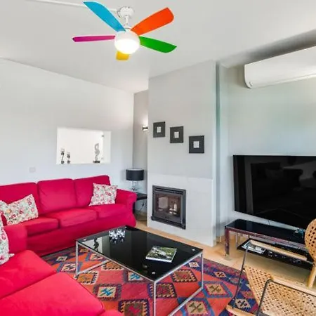 Excellent Location Just Minutes From The Beaches ! Penzion *