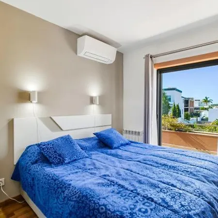 Excellent Location Just Minutes From The Beaches !